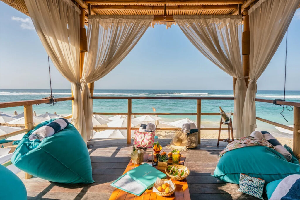 Sundays Beach Club