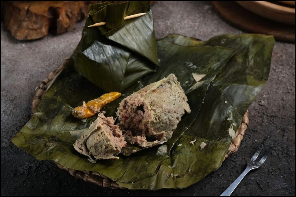 Tum Makanan Tradisional Bali yang Menggugah Selera