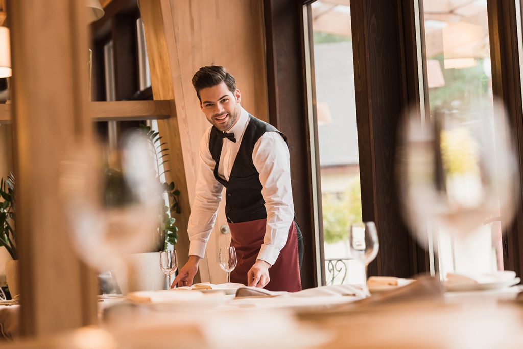 Berkarir di Bidang F&B Service