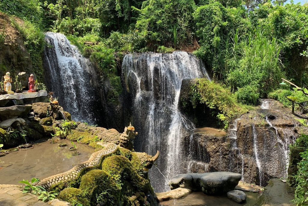 Taman Beji Griya Waterfall