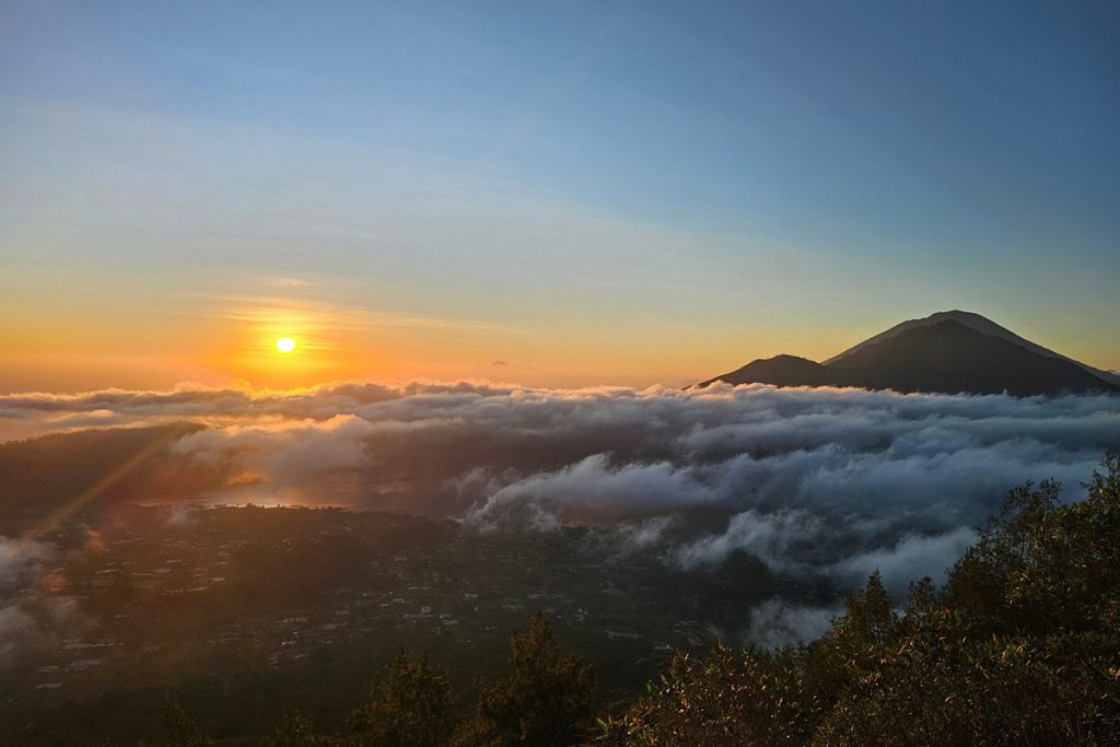 Hiking di Gunung Batur & Danau Batur