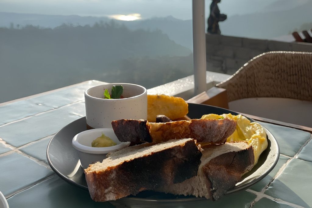 Best Spot to Eat in Kintamani