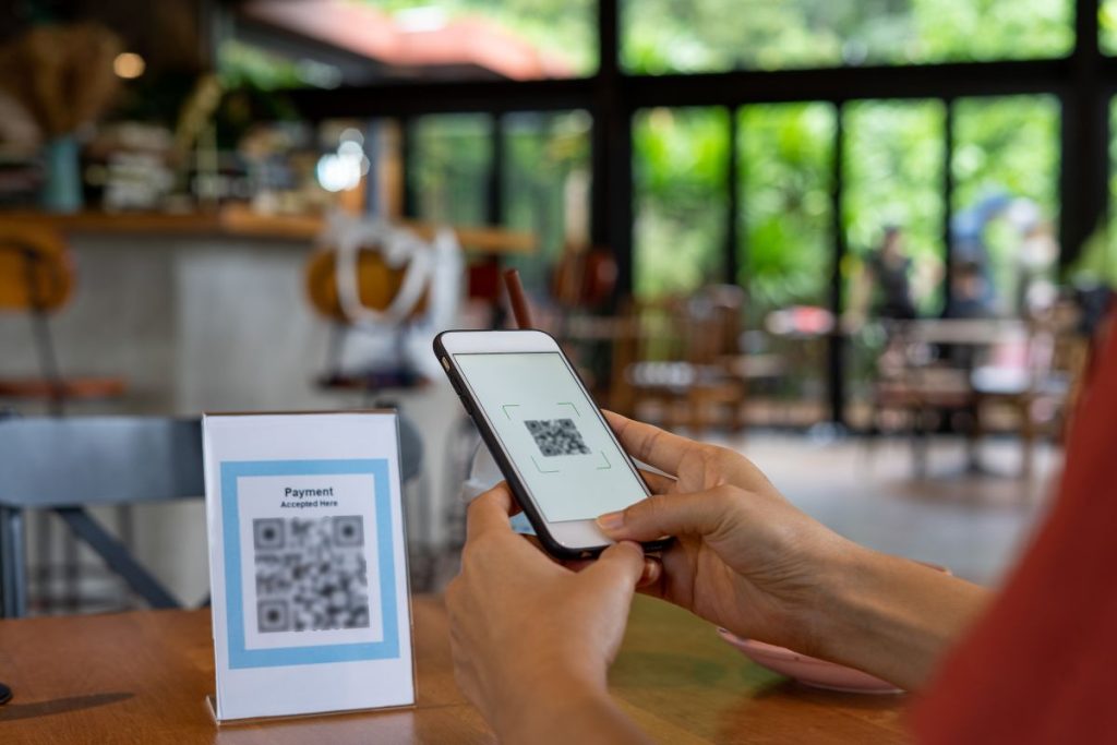 Tipping in Bali: Better with Cash or Digital Payment?