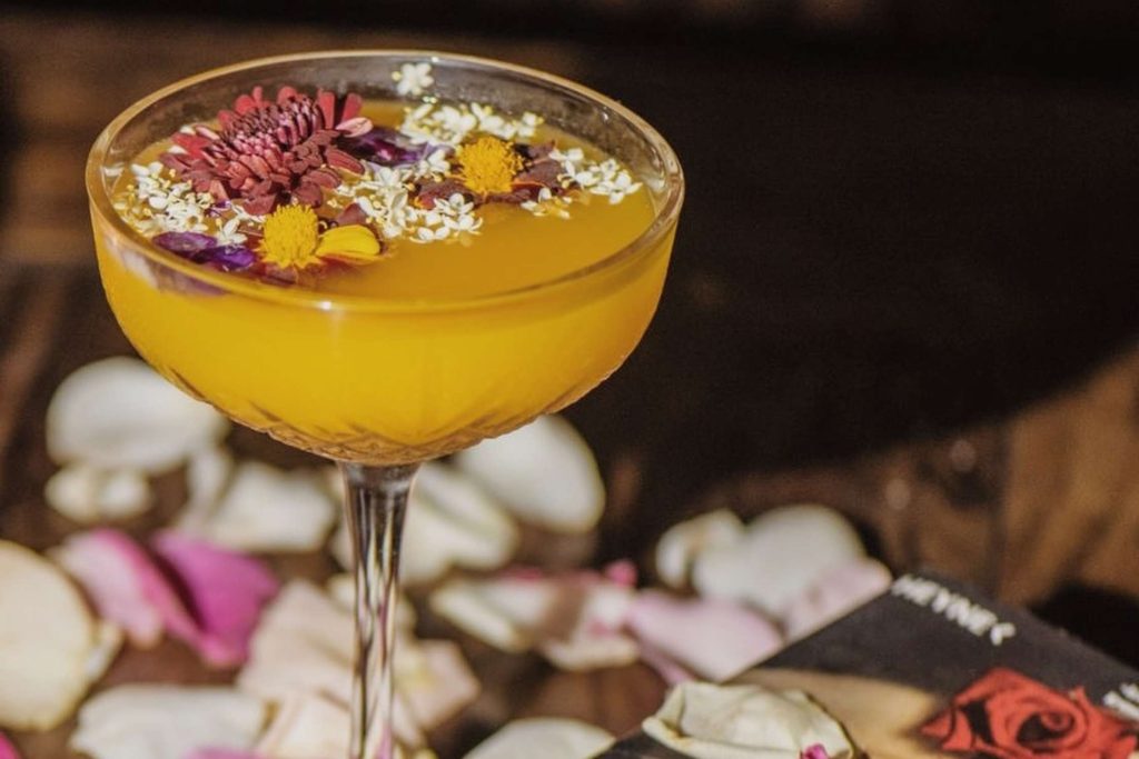 bar khusus cocktail di Bali: Black Library Bar Cocktail & Tapas